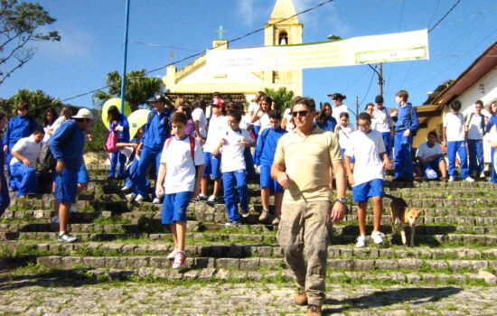 06 04 2011_COLEGIO DE AGHAPE 001